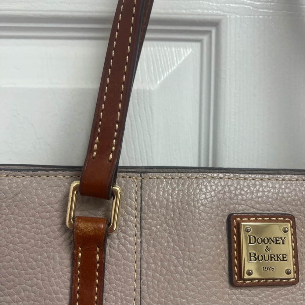 Dooney & Bourke Taupe Leather Bag Lexington - Picture 2 of 10